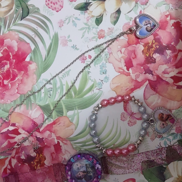 Disney Frozen light up watch with necklace and bracelet. - Picture 7 of 9